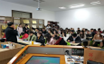 鄭立平校長親臨華中師范大學(xué)對(duì)各位前來應(yīng)聘，懷有教師夢(mèng)想的同學(xué)們做了深入的交流和分享。