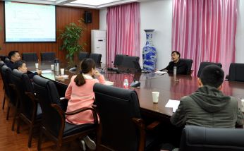 2017年3月29日范永杰地理名師工作室召開(kāi)高三二診試卷命題分析會(huì)，成都師范學(xué)院教授高家寧作指導(dǎo)