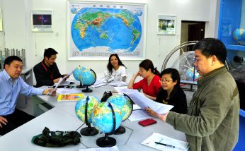 2017年4月13日范永杰地理名師工作室參加成都市高中地理菜單培訓(xùn)暨高新區(qū)高中地理實(shí)訓(xùn)基地活動