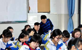 2017年11月13日-海南省教育廳直屬中學(xué)地理學(xué)科工作室來(lái)訪(fǎng)交流