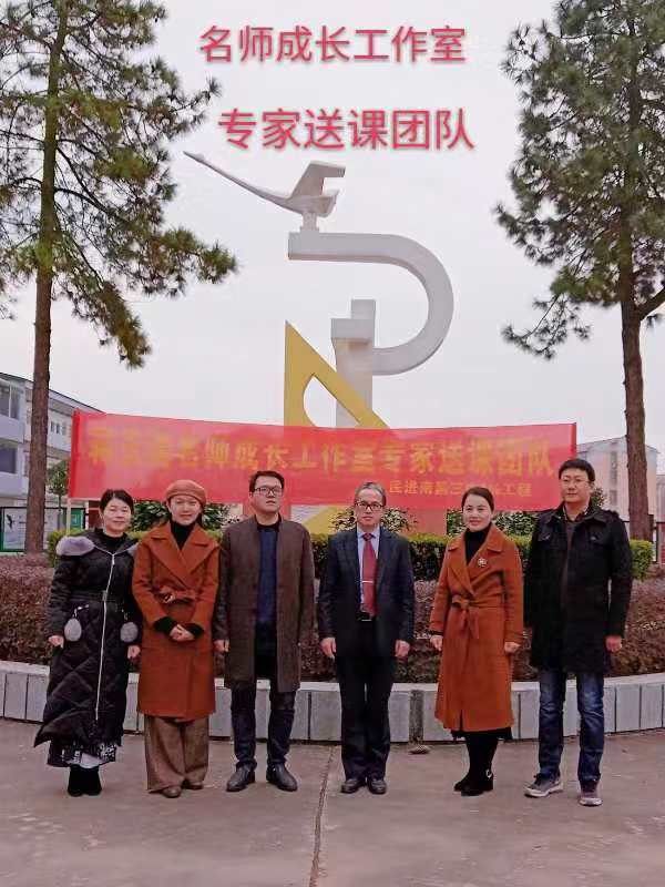 蔣玉清老師團(tuán)隊(duì)到南昌市新建區(qū)恒湖中學(xué)送課