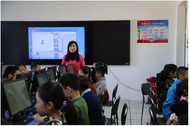 【精彩課堂】虹橋一?。悍e極探索，努力開創(chuàng)信息技術(shù)學(xué)科新局面