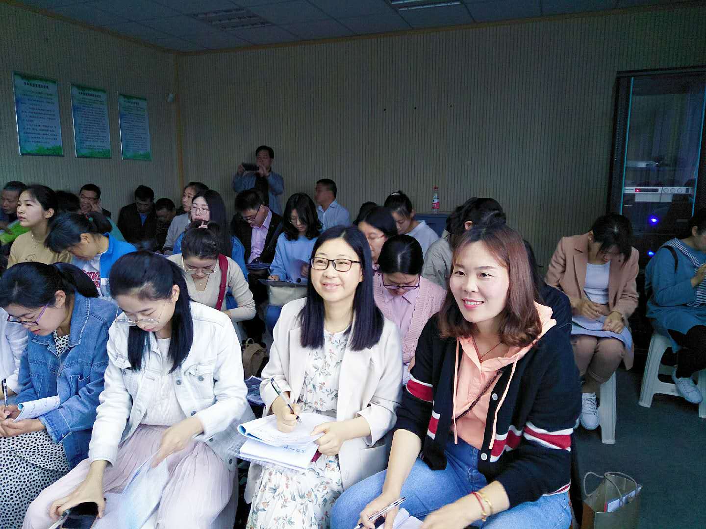 李桃工作室參加“三校一室”課堂交流活動(dòng)